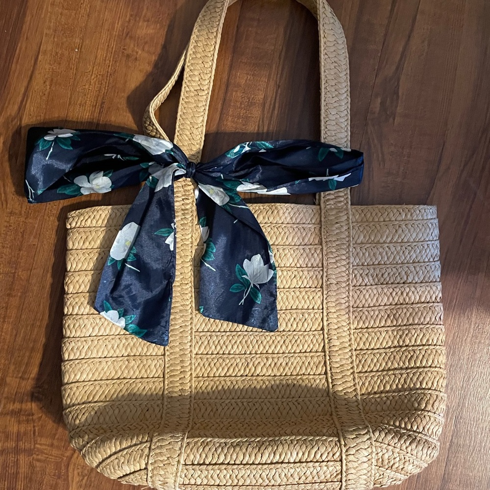 Gorgeous Draper James straw bag with bow
